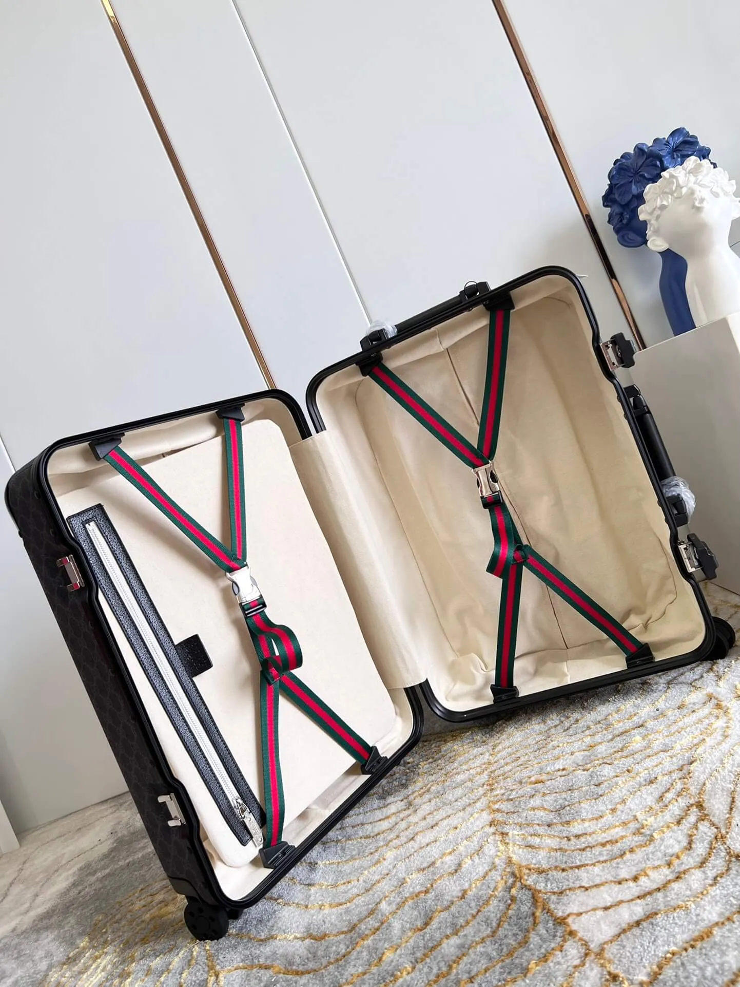 Gucci Valigia Travel Suitcase (2 Colors)
