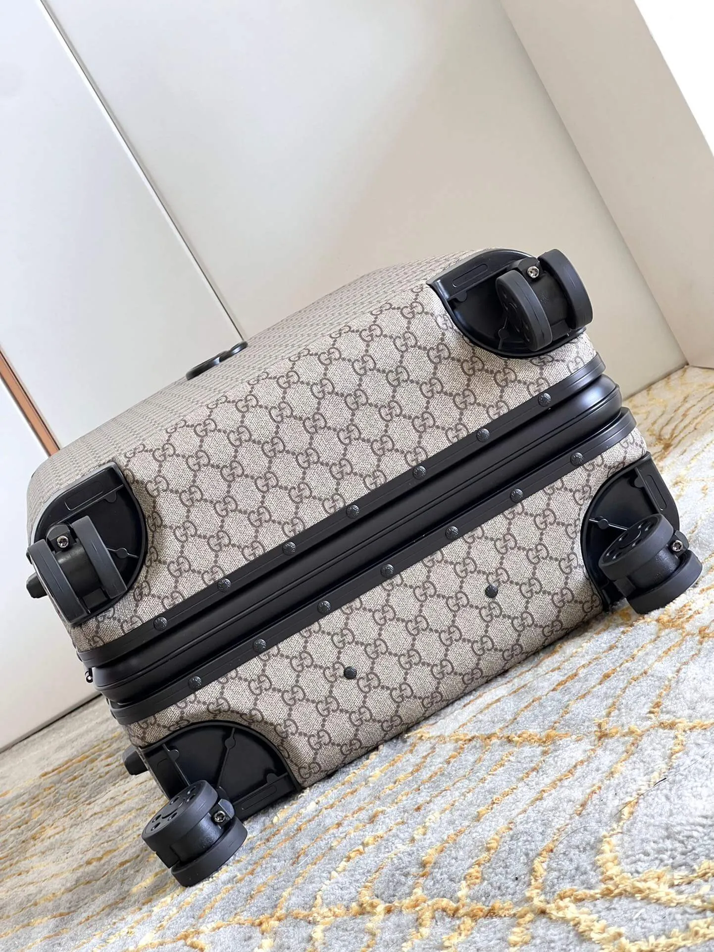 Gucci Valigia Travel Suitcase (2 Colors)