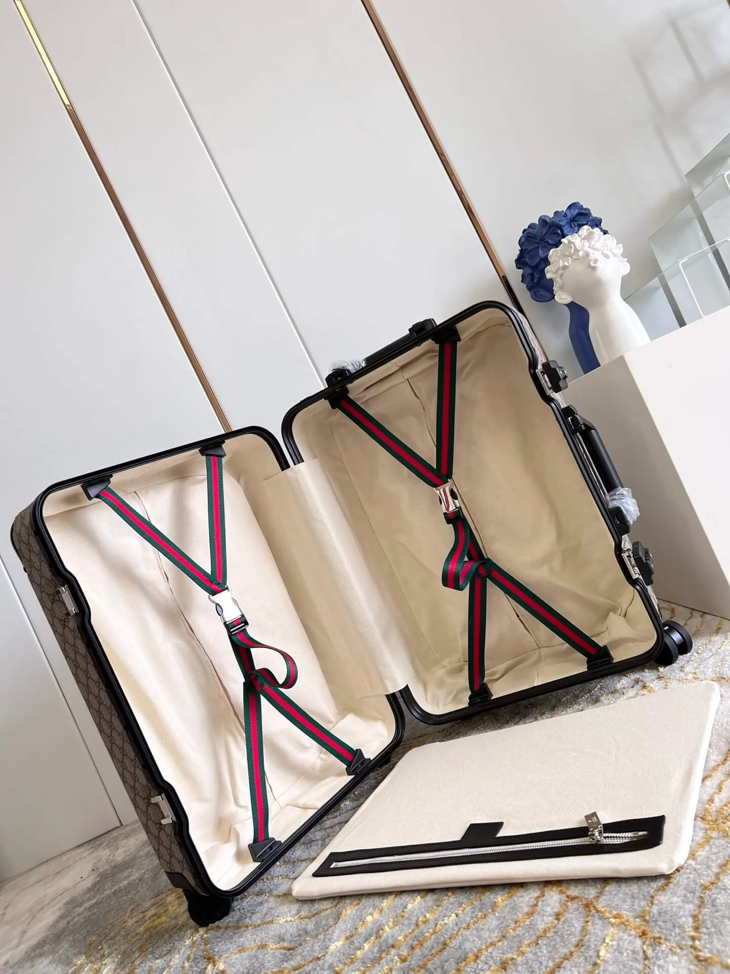 Gucci Valigia Travel Suitcase (2 Colors)