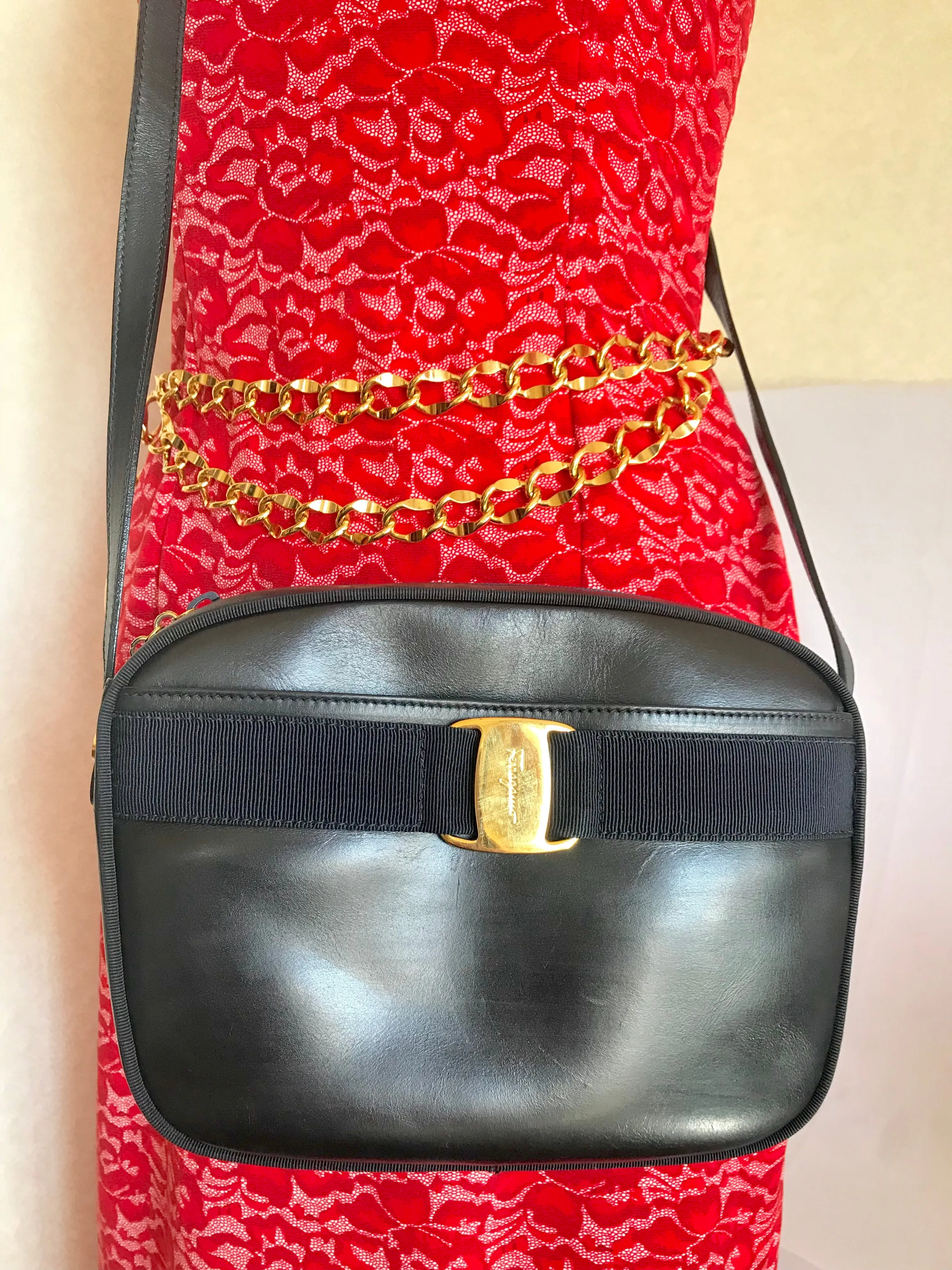 Vintage Salvatore Ferragamo dark navy leather shoulder bag with golden logo embossed motif from vara collection. Classic purse. 050406r7