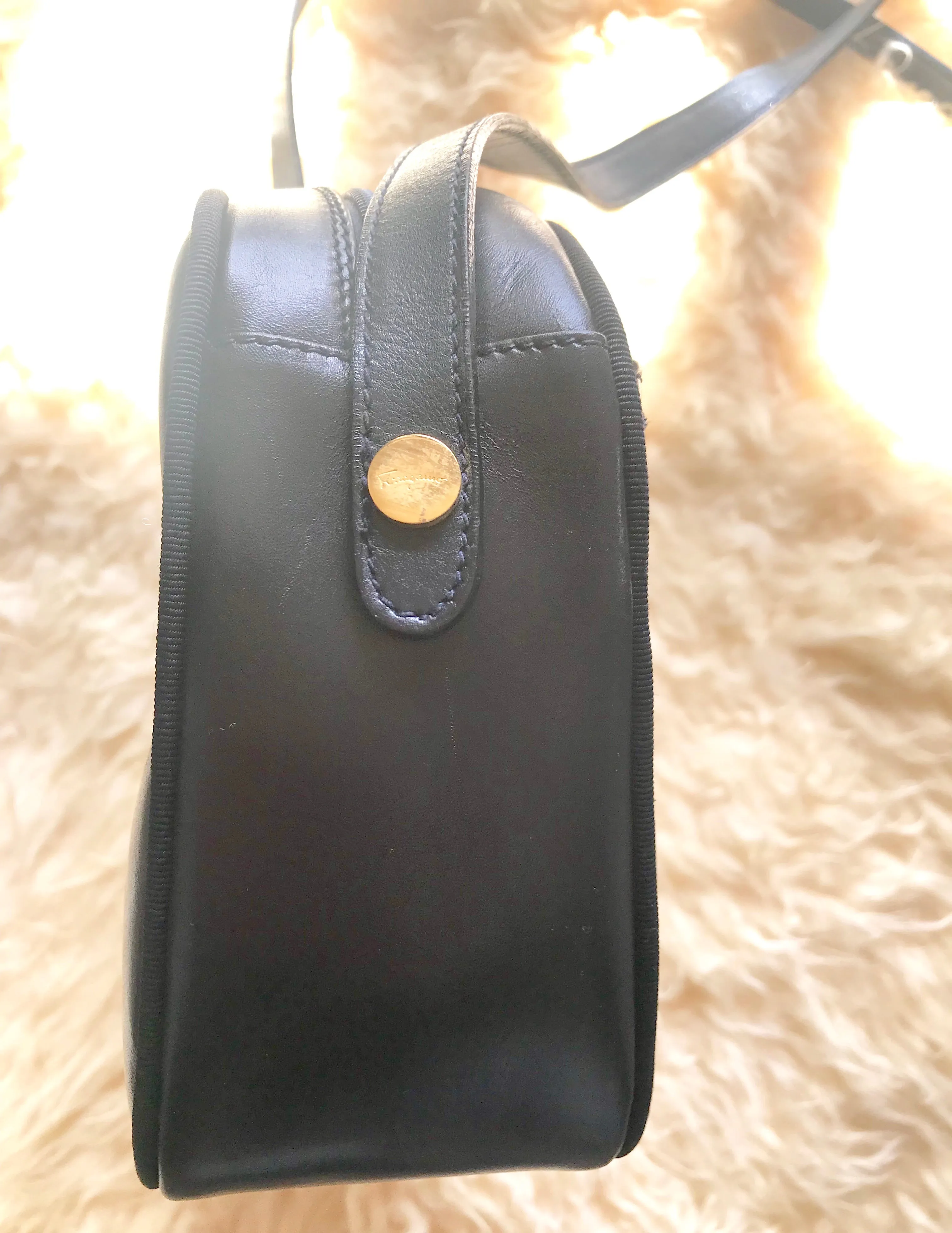 Vintage Salvatore Ferragamo dark navy leather shoulder bag with golden logo embossed motif from vara collection. Classic purse. 050406r7