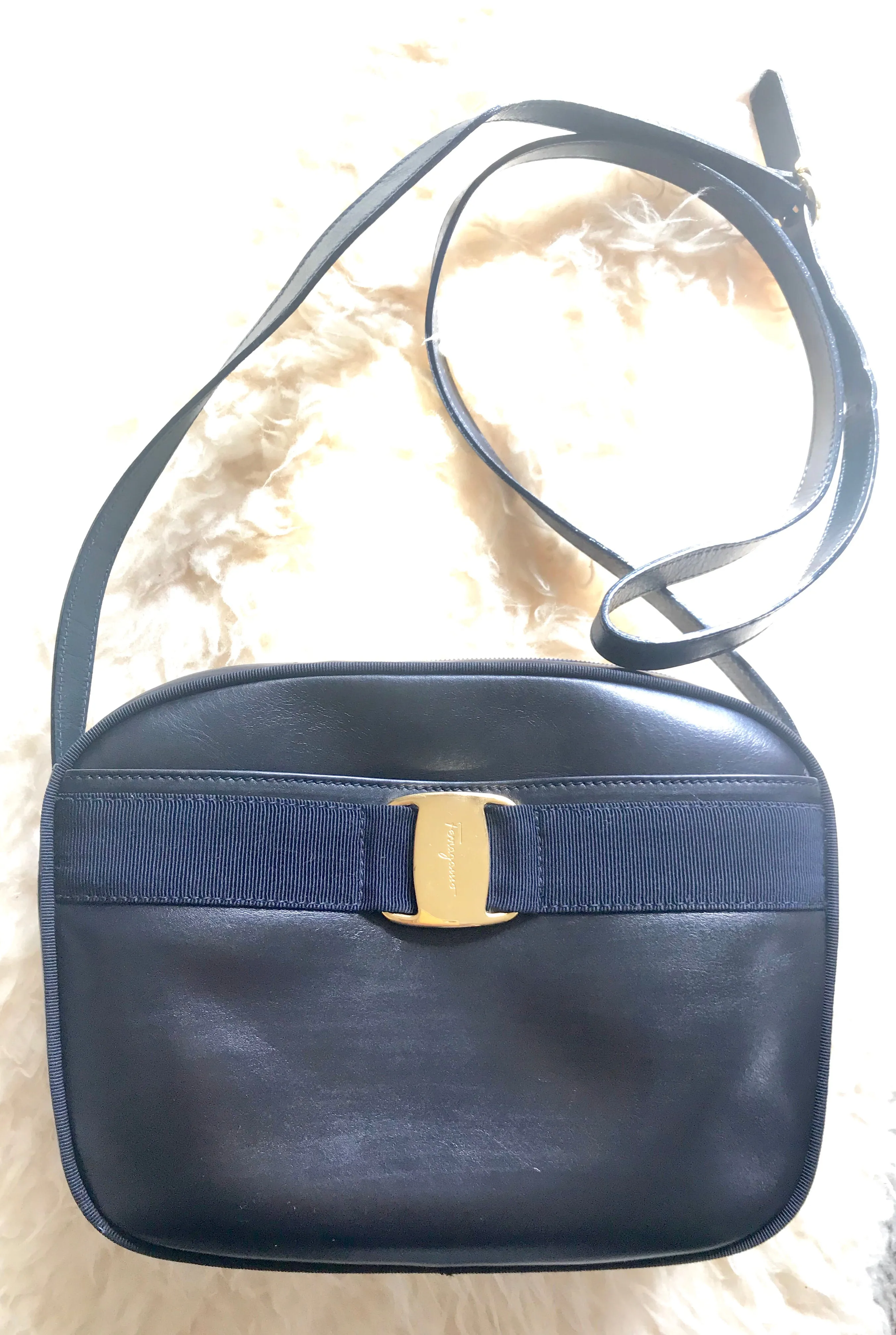 Vintage Salvatore Ferragamo dark navy leather shoulder bag with golden logo embossed motif from vara collection. Classic purse. 050406r7