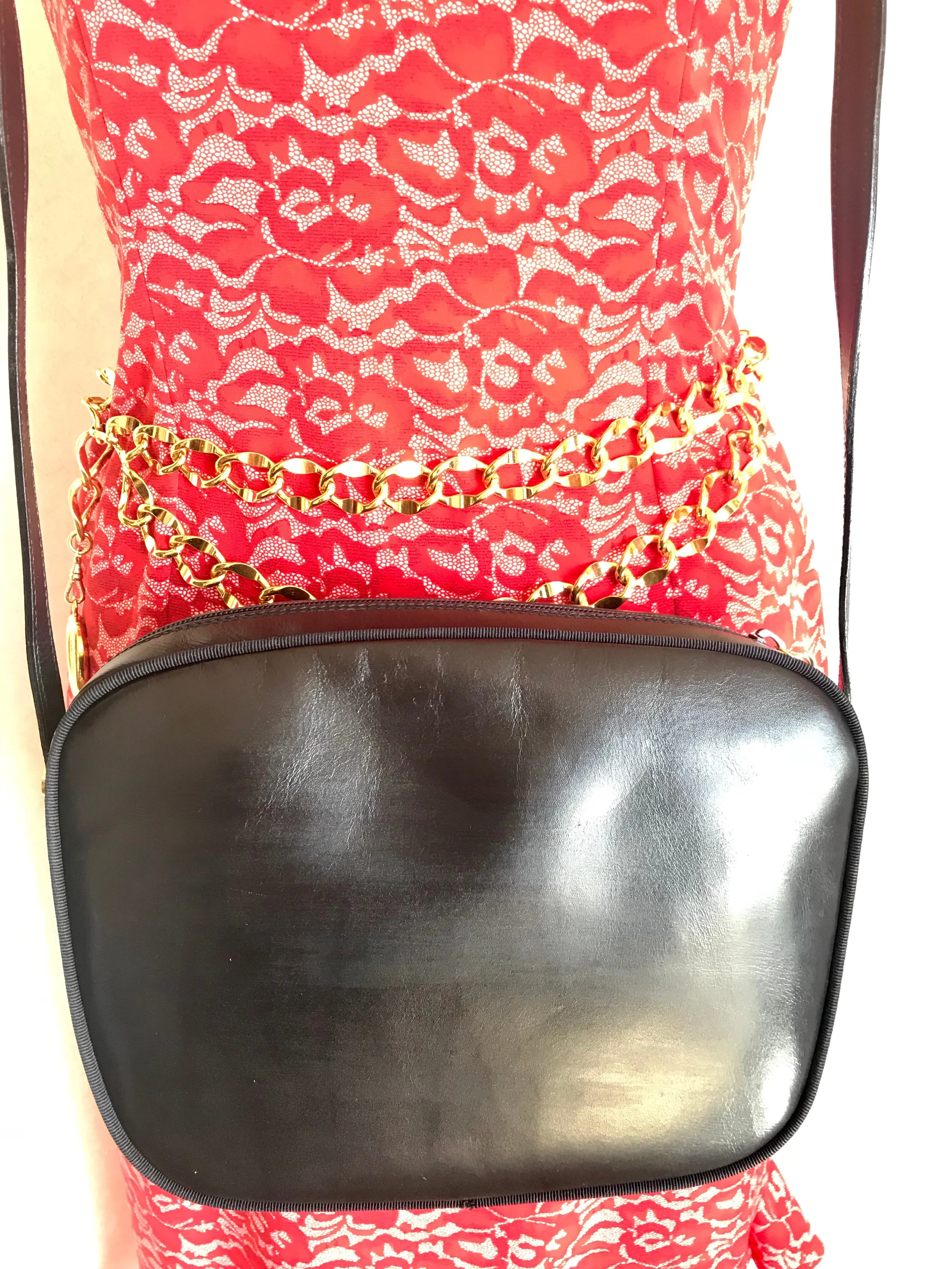 Vintage Salvatore Ferragamo dark navy leather shoulder bag with golden logo embossed motif from vara collection. Classic purse. 050406r7