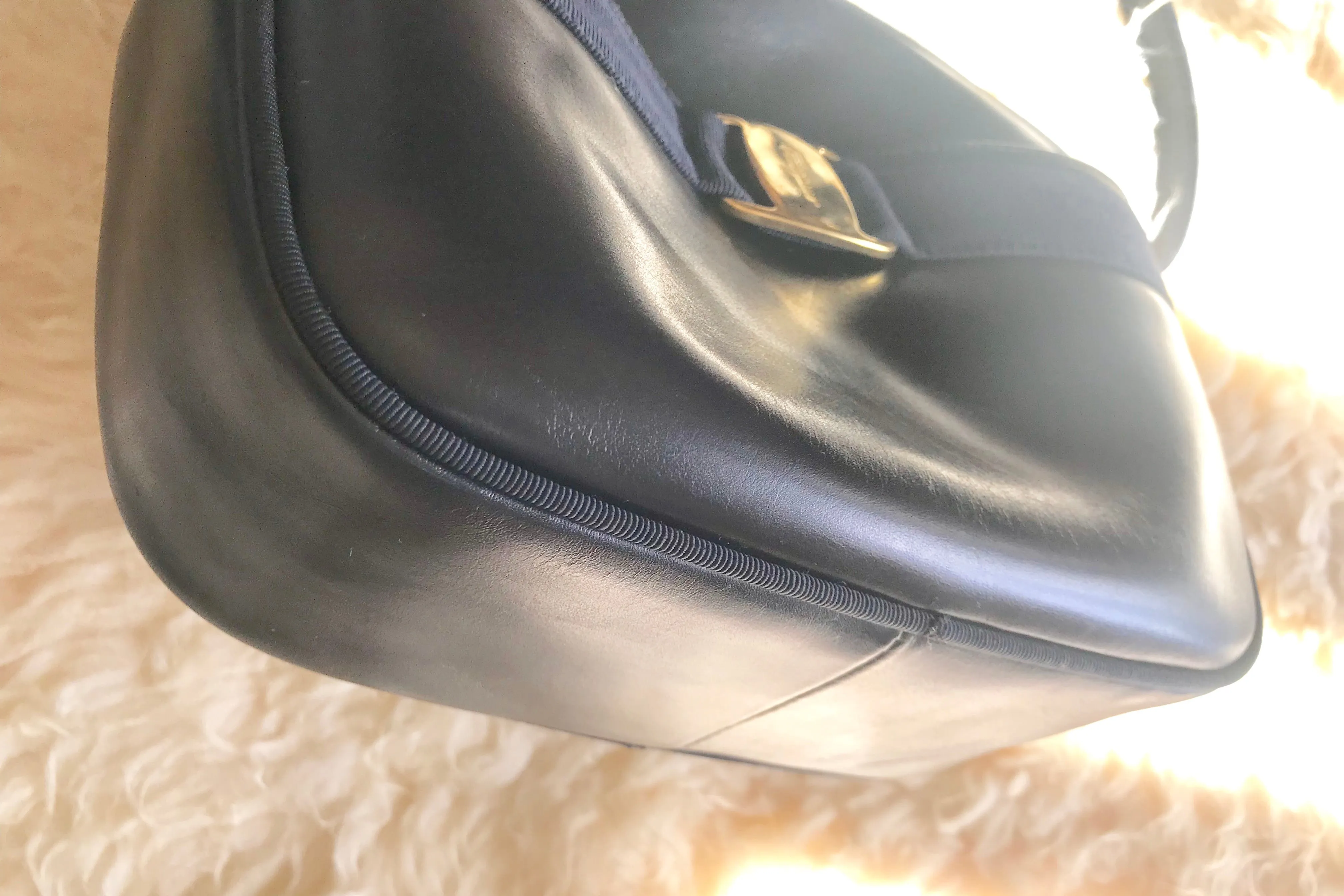 Vintage Salvatore Ferragamo dark navy leather shoulder bag with golden logo embossed motif from vara collection. Classic purse. 050406r7